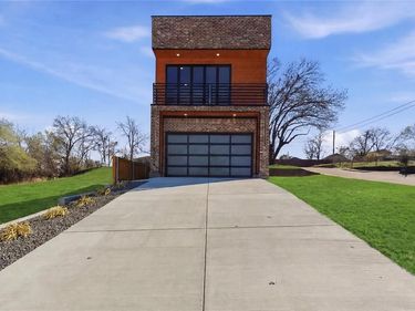 1402 Hutchins Avenue, Dallas, TX 75203