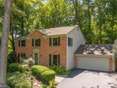 1318 ROUND OAK COURT , MCLEAN, VA 22101