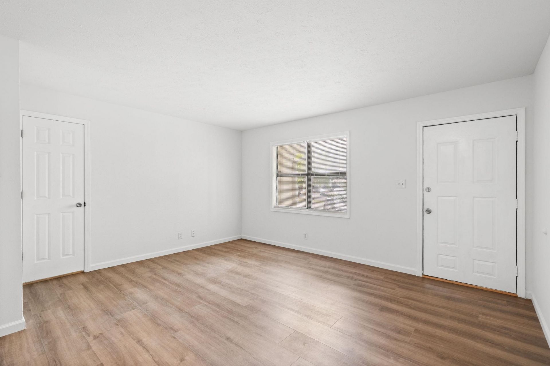 209 Cedar St.  Photo 4