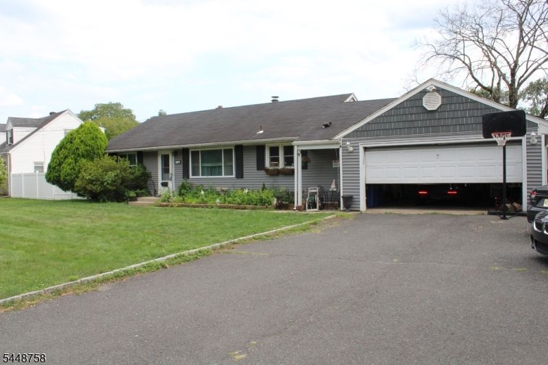 1123 Dukes Pkwy, Manville, NJ 08835 Main Photo