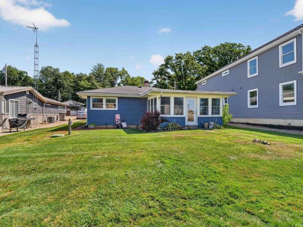 1913 Chapman Lake Drive, Warsaw, IN 46580
