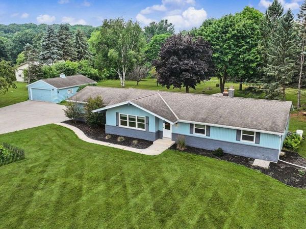 1661 Friess Lake Rd, Richfield, WI 53033