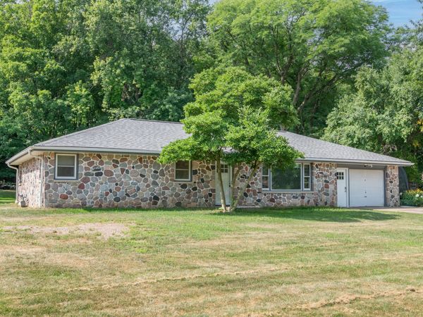 N68W20969 Fairview Dr, Menomonee Falls, WI 53051