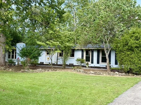 202 Harpeth Hills Dr , Kingston Springs, TN 37082