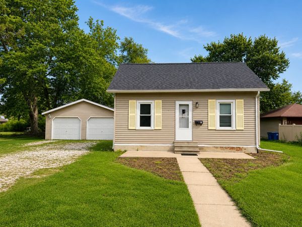 111 Maple Avenue , Minonk, IL 61760