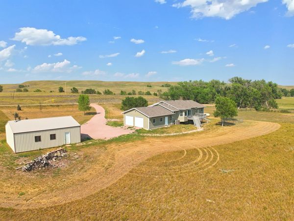 15745 HAMMERQUIST RD, Caputa, SD 57725