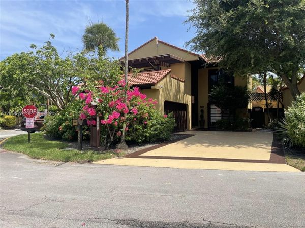 1066 NE 202nd Ln , Miami, FL 33179