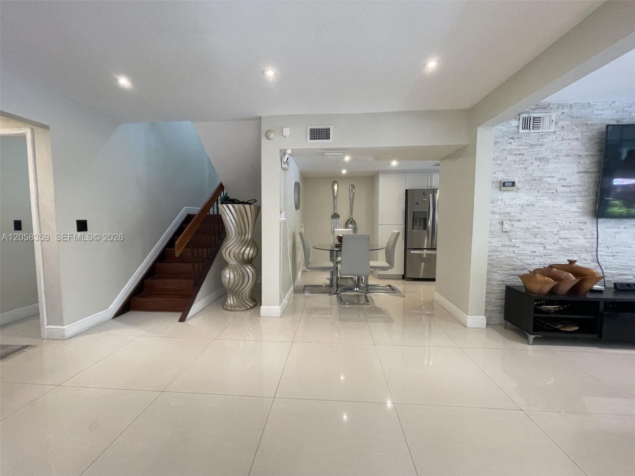 1066 NE 202nd Ln, Miami, FL 33179 Photo