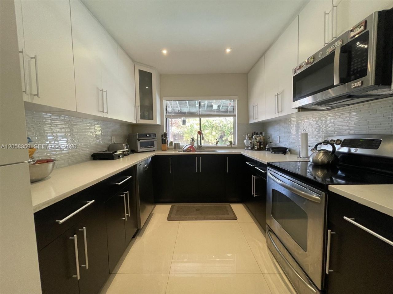 1066 NE 202nd Ln, Miami, FL 33179 Photo