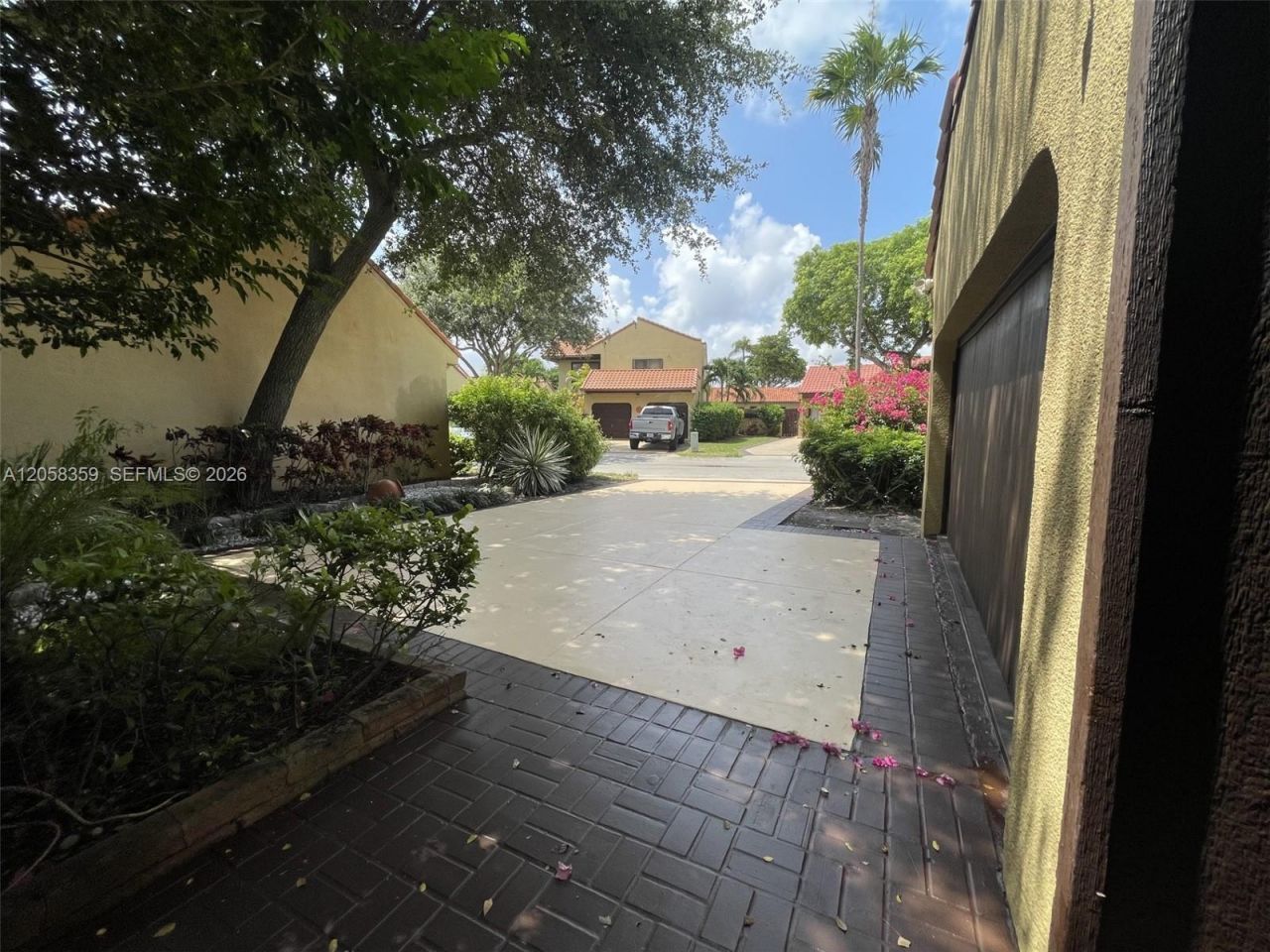 1066 NE 202nd Ln, Miami, FL 33179 Photo