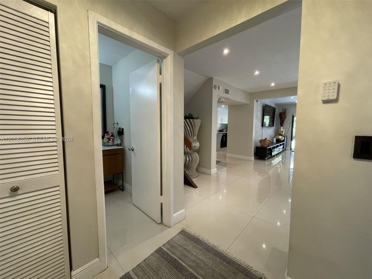 1066 NE 202nd Ln, Miami, FL 33179 Photo
