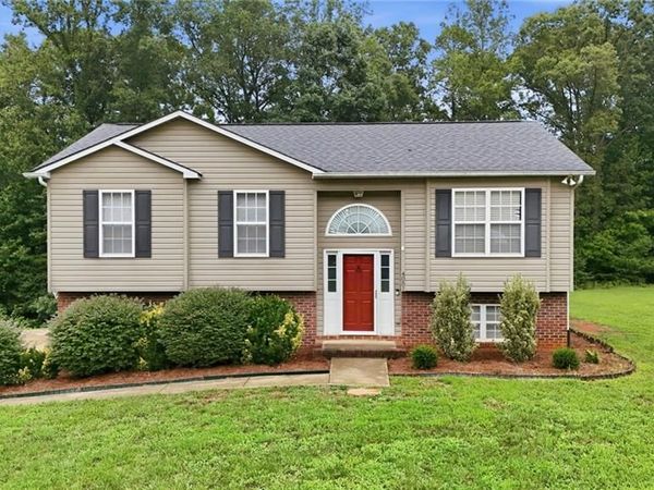 4051 Village Trace Drive, Tobaccoville, NC 27050
