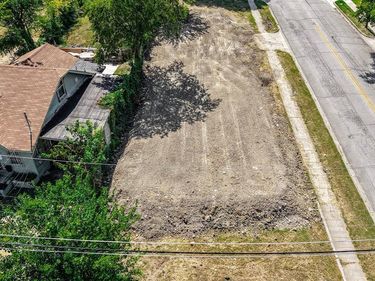 1735 E Waco, Dallas, TX 75216