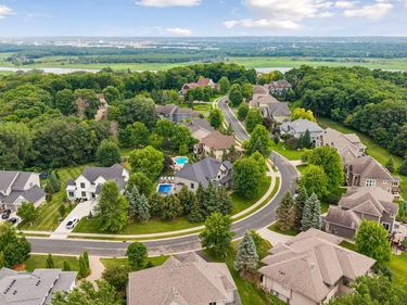 10053 Trails End Road, Chanhassen, MN 55317