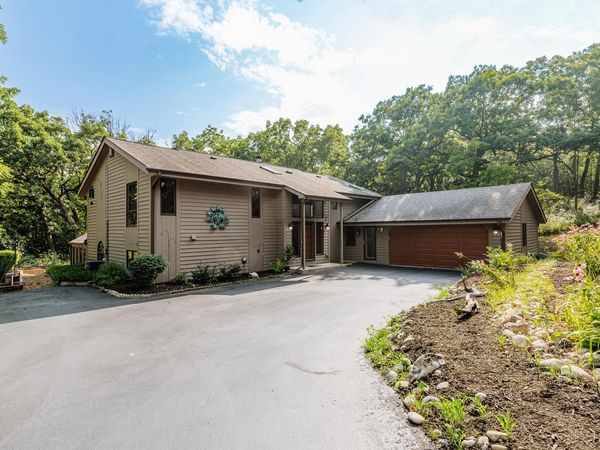 N1W31275 Hickory Hollow COURT, Delafield, WI 53018