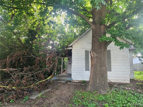 707 N Madison Street , Litchfield, IL 62056