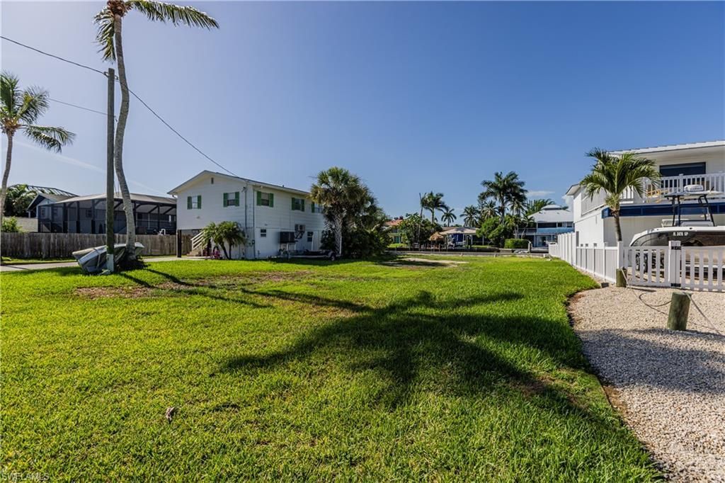 574 Coconut Ave S, Goodland, FL 34140 Photo