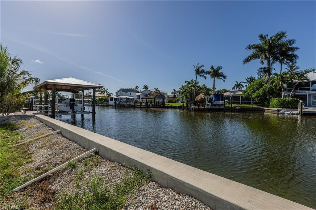 574 Coconut Ave S, Goodland, FL 34140 Photo