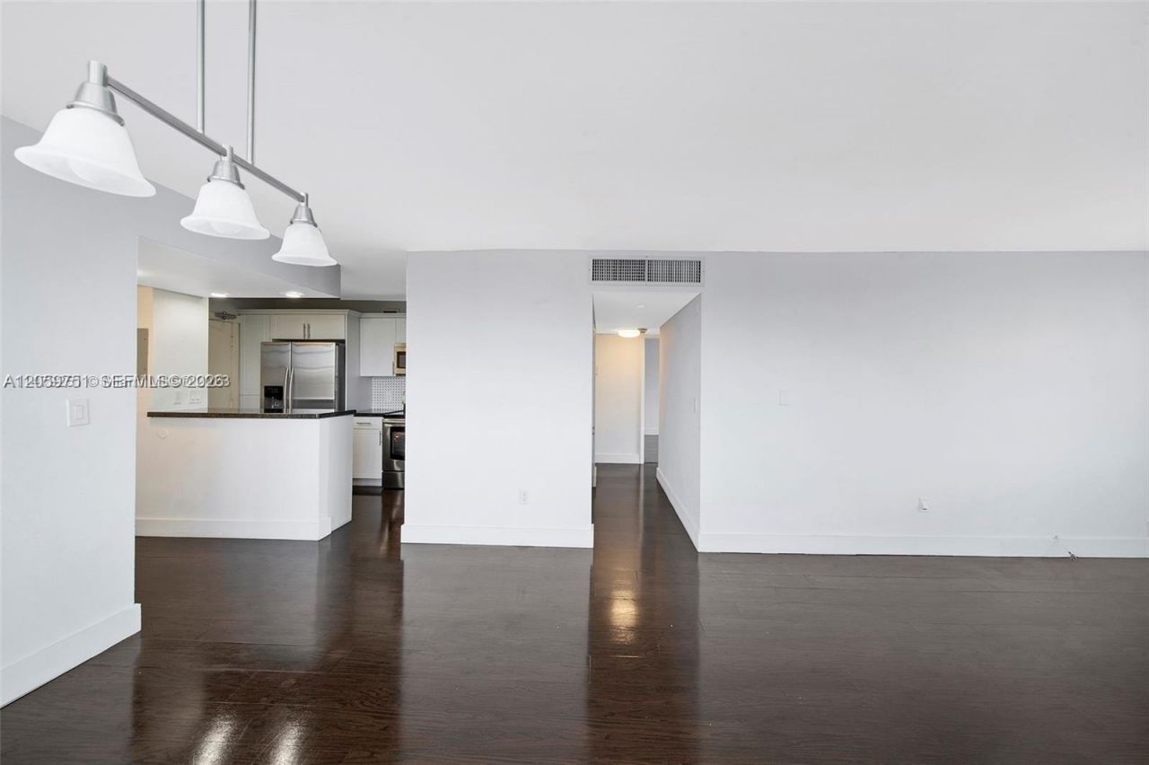 2016 Bay Dr, Unit 304, Miami Beach, FL 33141 Photo