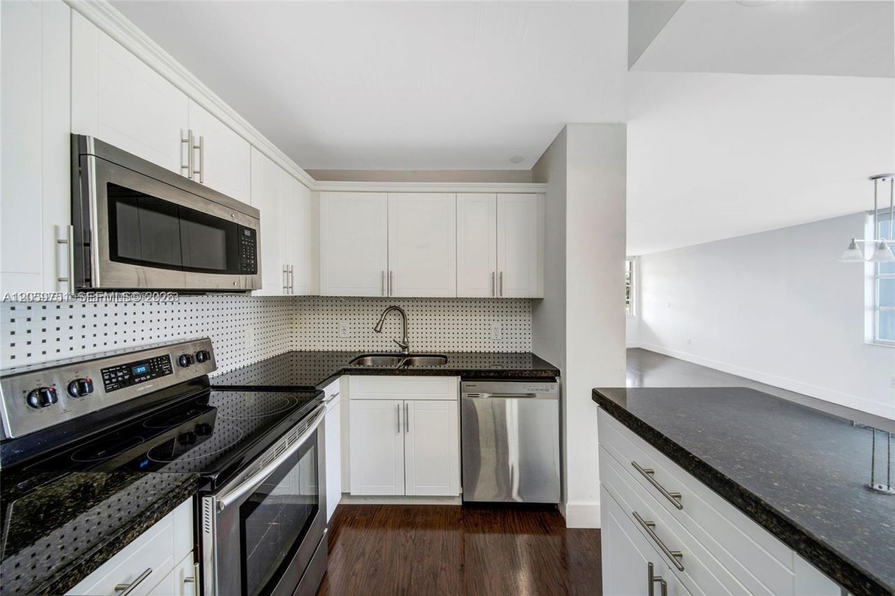 2016 Bay Dr, Unit 304, Miami Beach, FL 33141 Photo