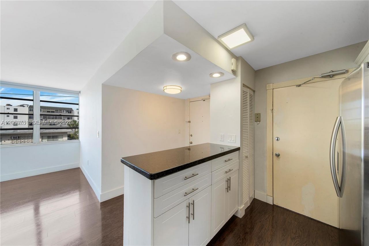 2016 Bay Dr, Unit 304, Miami Beach, FL 33141 Photo