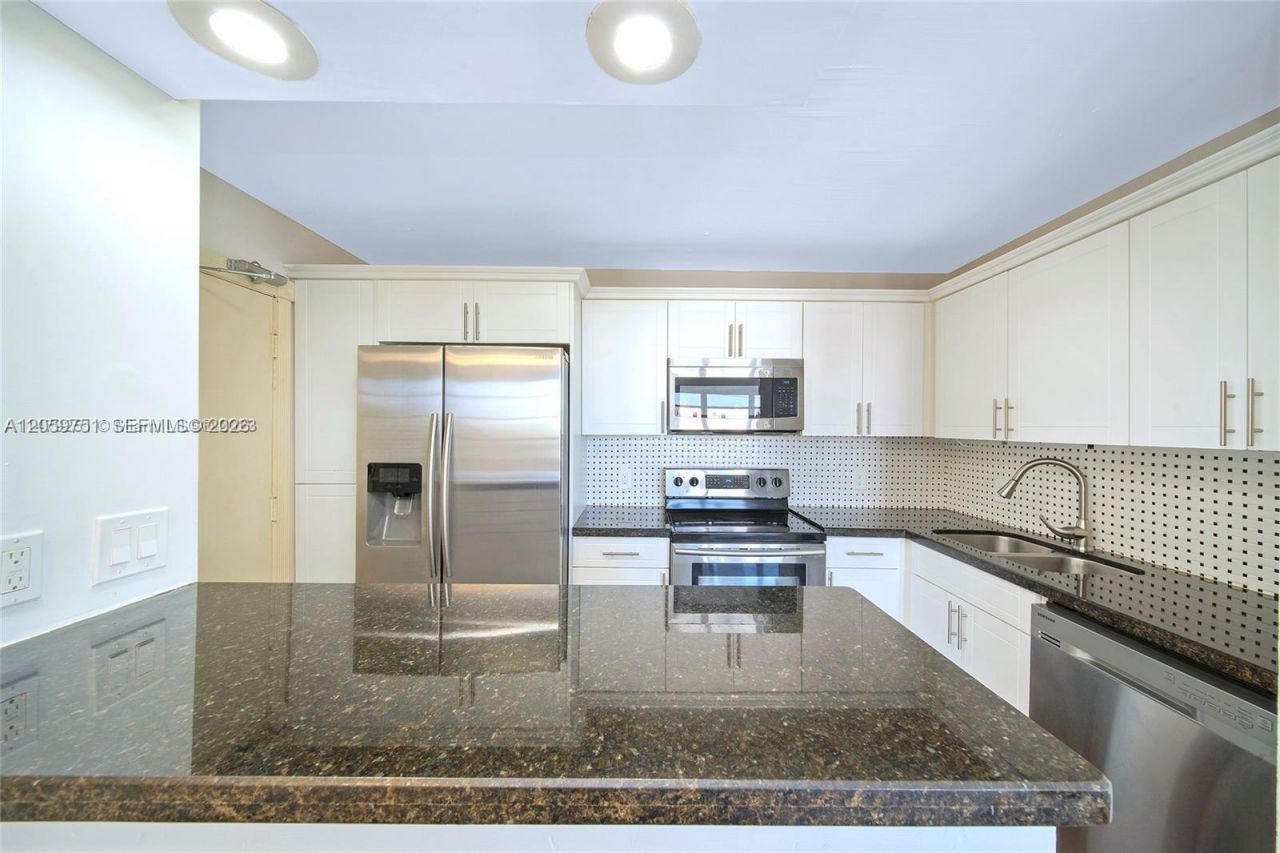 2016 Bay Dr, Unit 304, Miami Beach, FL 33141 Photo