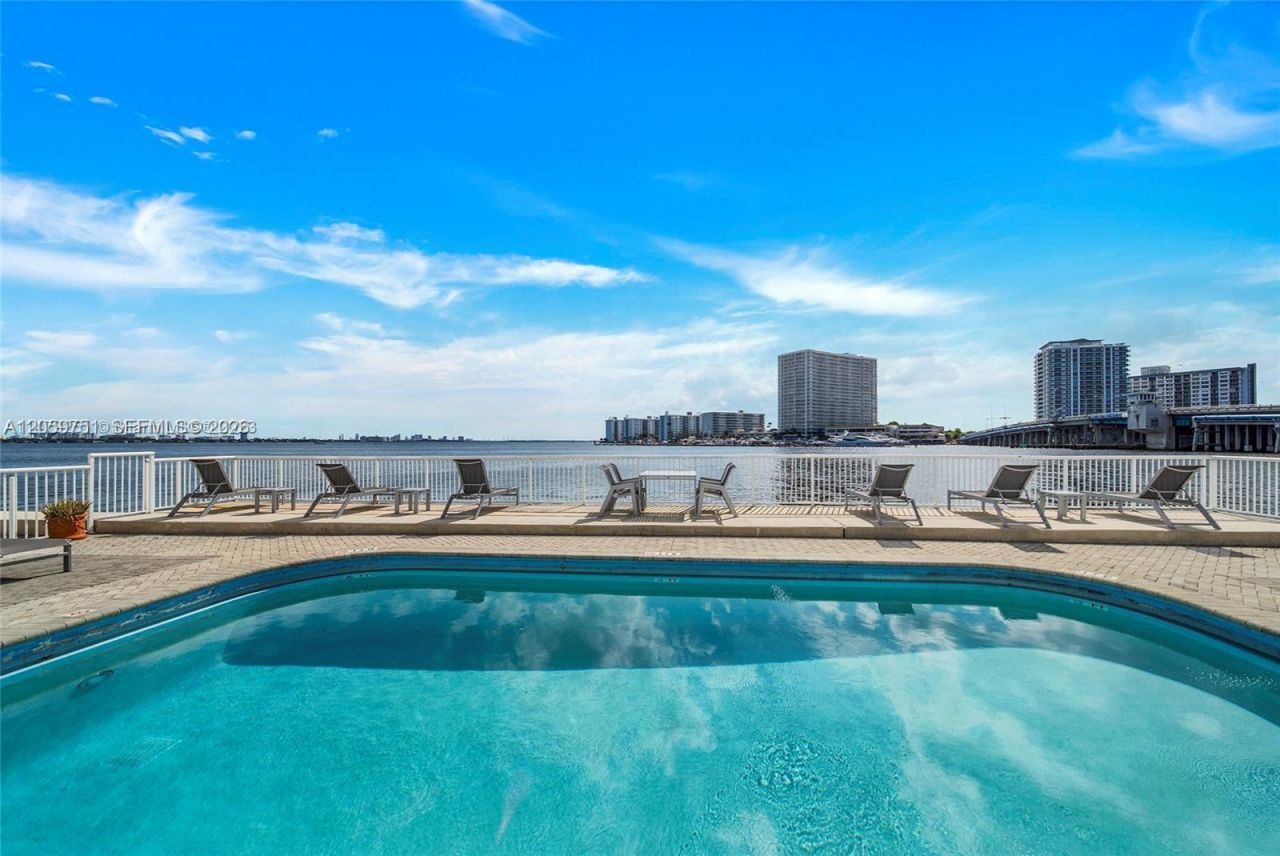 2016 Bay Dr, Unit 304, Miami Beach, FL 33141 Photo