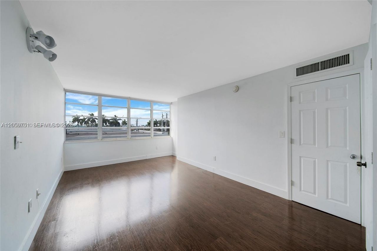 2016 Bay Dr, Unit 304, Miami Beach, FL 33141 Photo