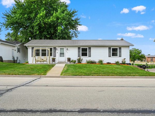 403 1st Avenue, Unit E, Farley, IA 52046