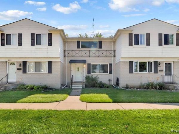 160 S Christine Circle, Mt. Clemens, MI 48043