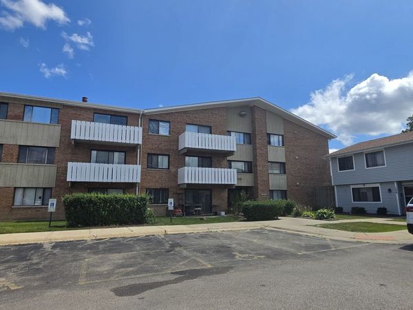 2000 BAYSIDE Drive , Unit 304, Palatine, IL 60074