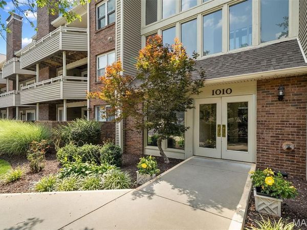 1010 Thoreau Court , Unit 210, Creve Coeur, MO 63146