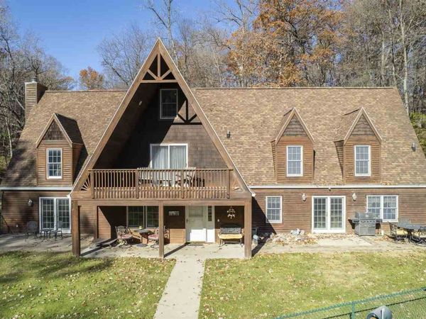3098 Sandy Beach Rd, Solon, IA 52333