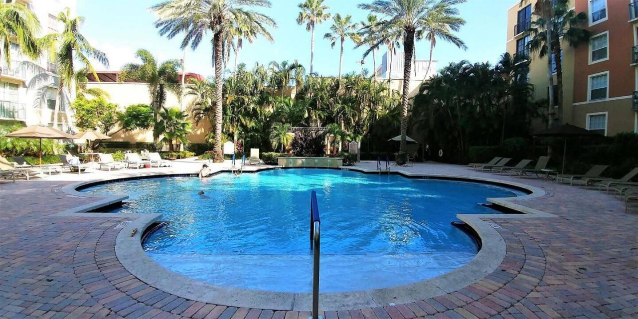 780 S Sapodilla Avenue, Unit 206, West Palm Beach, FL 33401 Photo