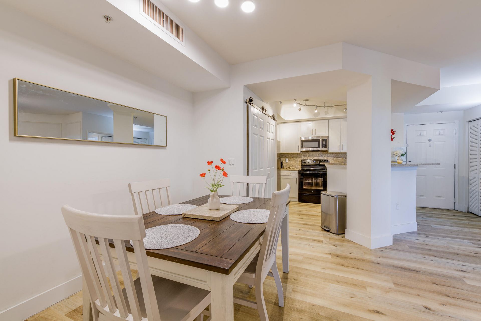 780 S Sapodilla Avenue, Unit 206, West Palm Beach, FL 33401 Photo