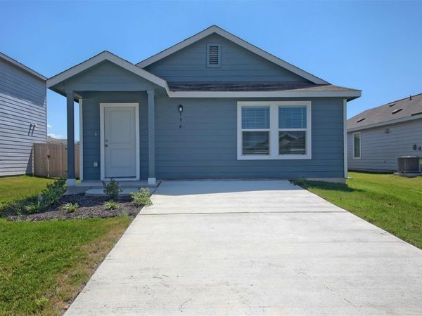 136 Jack Browning DR, Jarrell, TX 76537