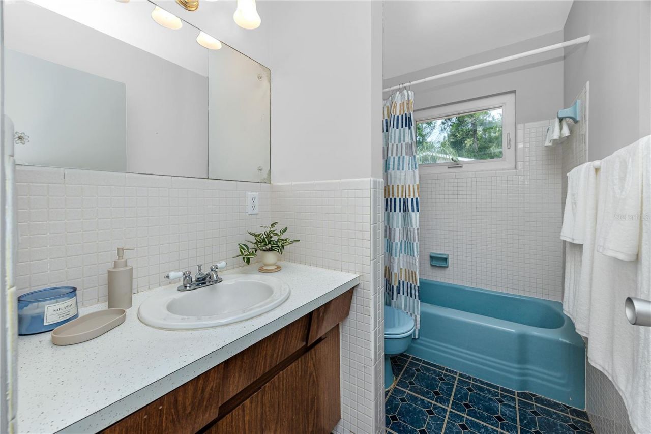 8161 22nd Avenue N, Saint Petersburg, FL 33710 Photo