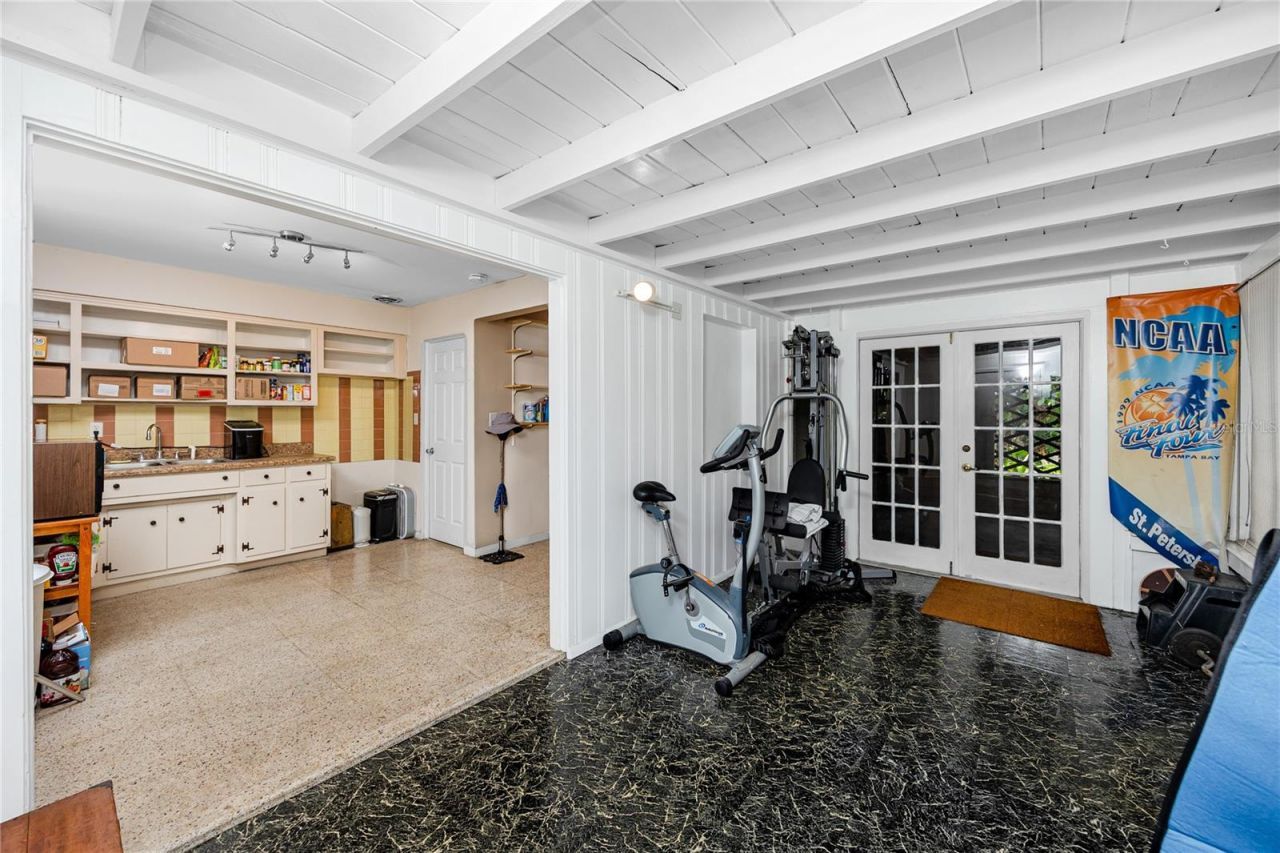 8161 22nd Avenue N, Saint Petersburg, FL 33710 Photo