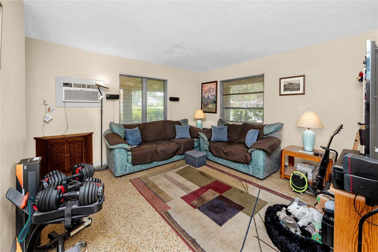 8161 22nd Avenue N, Saint Petersburg, FL 33710 Photo