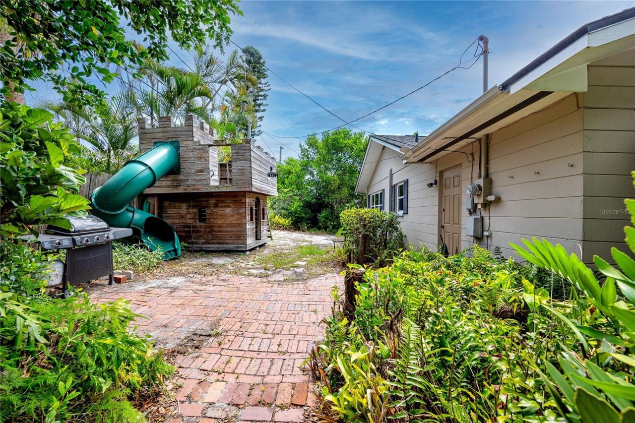 8161 22nd Avenue N, Saint Petersburg, FL 33710 Photo