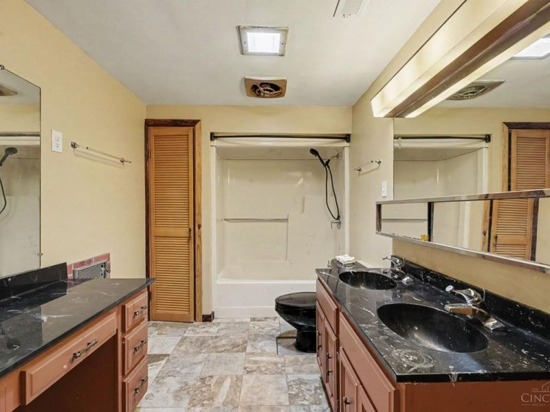 1649 Main Street W, Lewis Township, OH 45119 Photo 15