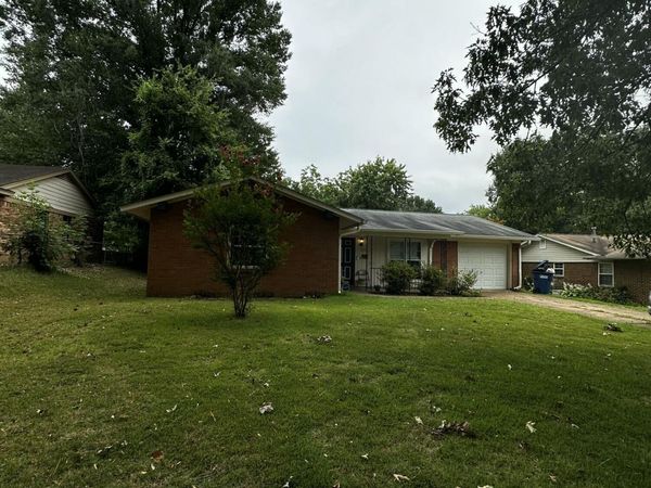 5727 Iroquois Drive, Horn Lake, MS 38637