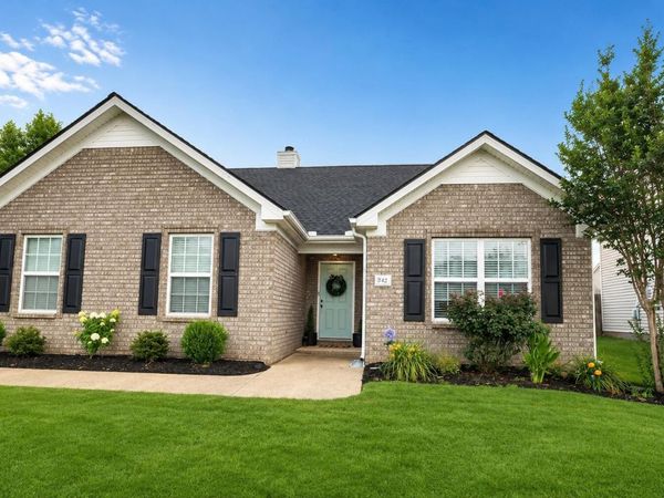 3742 Chipara DR , Murfreesboro, TN 37128