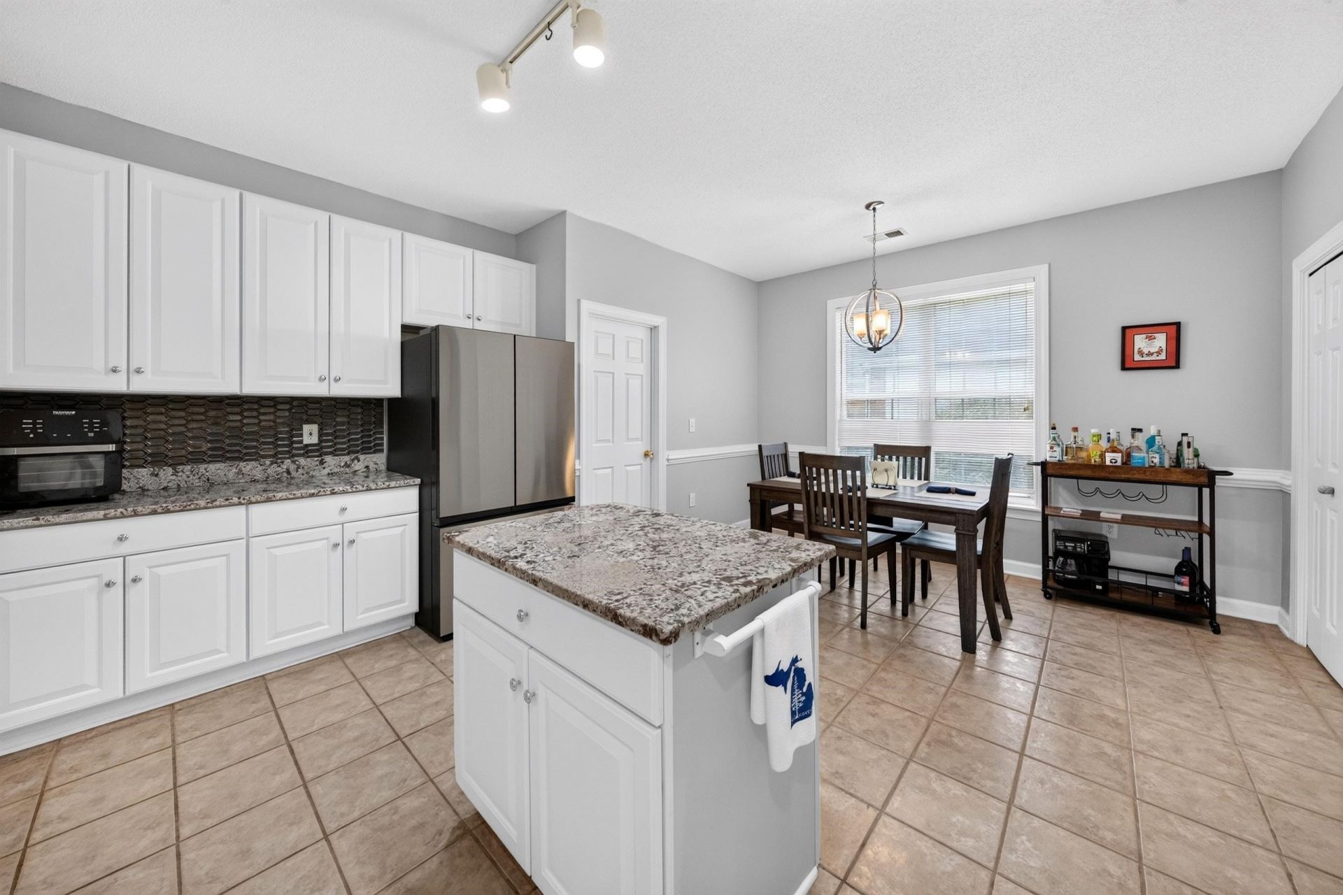 48 Alexander Glennie Dr.  Photo 10