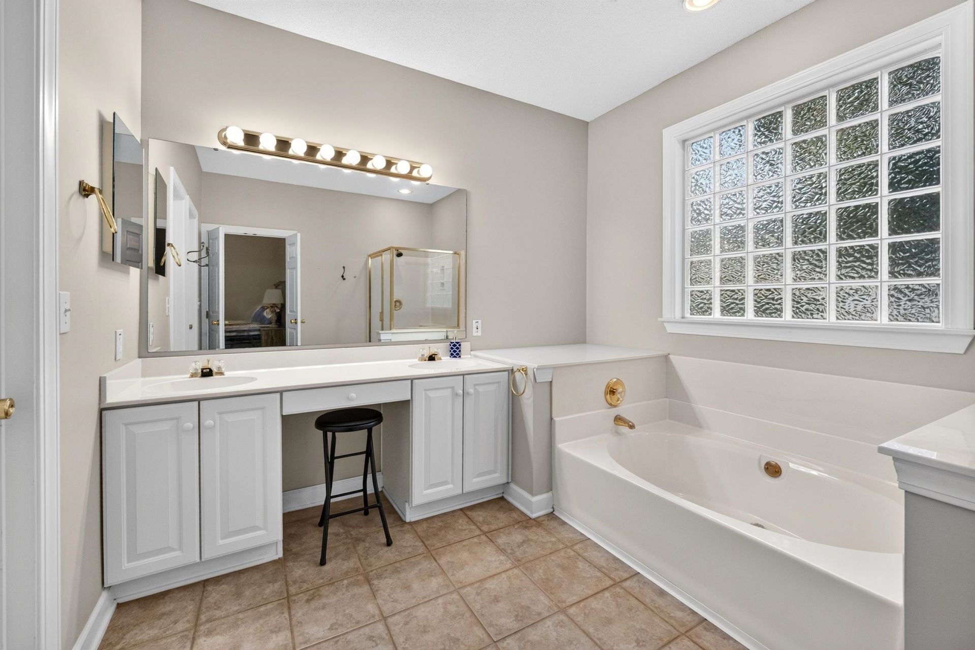 48 Alexander Glennie Dr.  Photo 17
