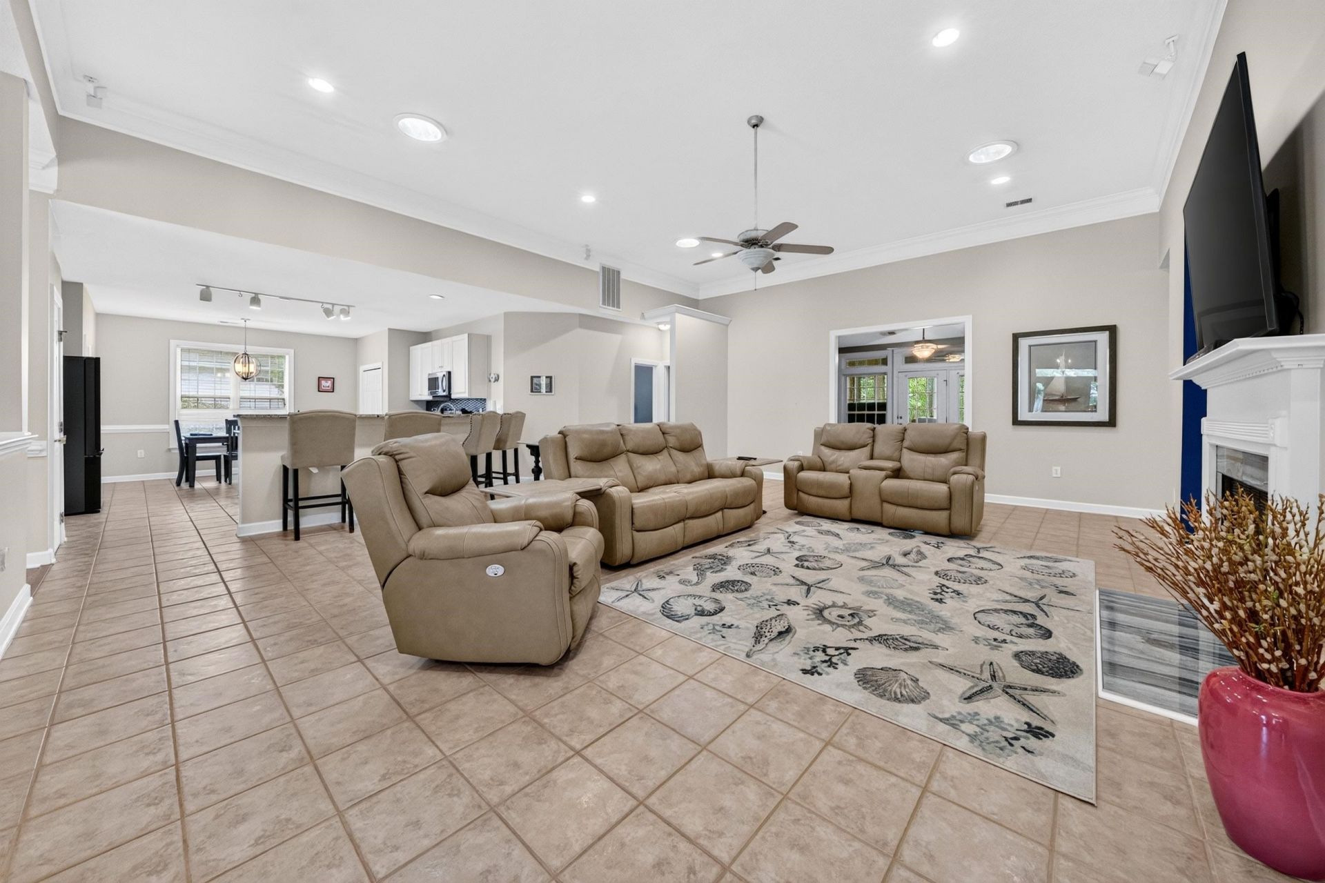 48 Alexander Glennie Dr.  Photo 4