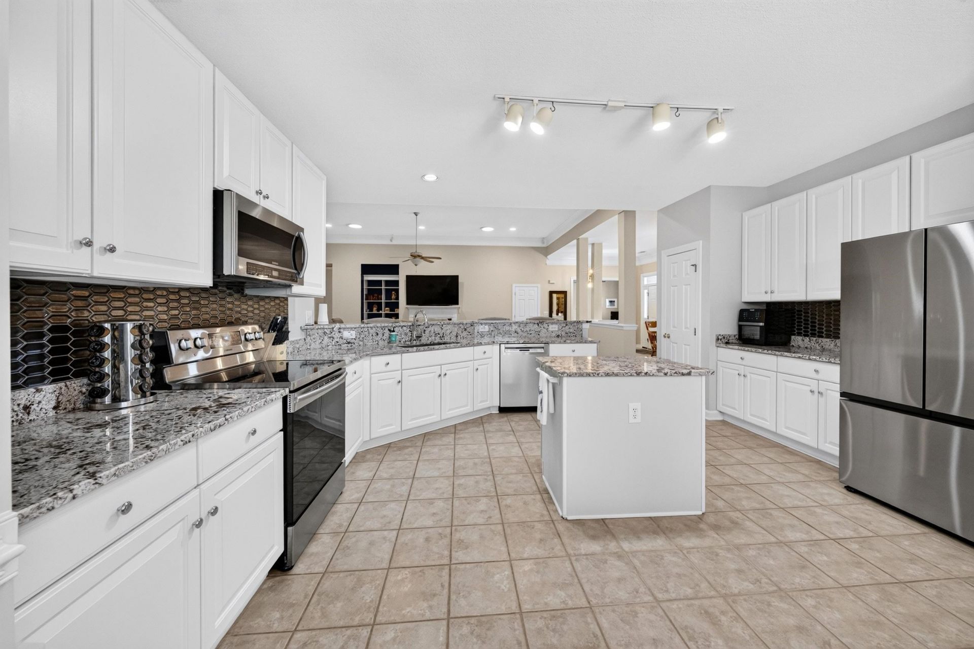 48 Alexander Glennie Dr.  Photo 9