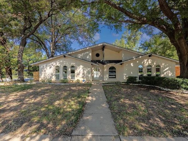 1901 Knoxville Drive , Bedford, TX 76022