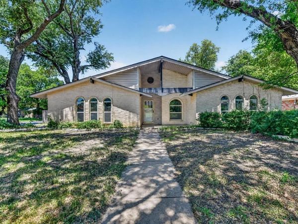 1901 Knoxville Drive, Bedford, TX 76022