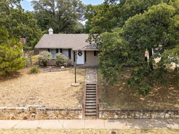 1006 N Lucas Drive, Grapevine, TX 76051